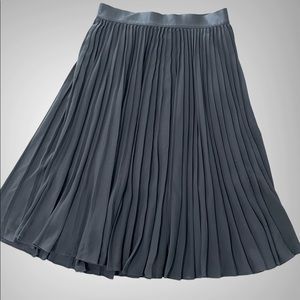 Express black accordion skirt
